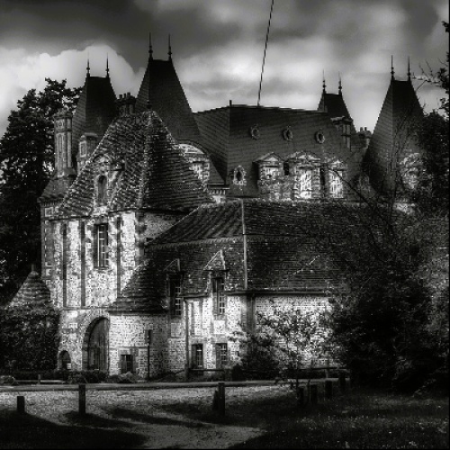 I Survived a Haunting Encounter in a Creepy Country House